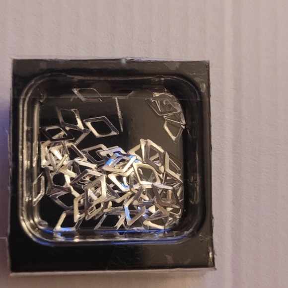 Gold and silvertone nail art kits and designs - Picture 8 of 16